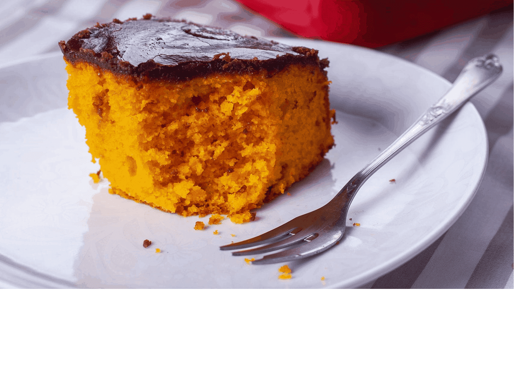 Bolo de cenoura com cobertura de chocolate